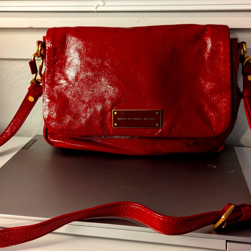 Marc Jacobs/ Too Hot to Handle red leather crossbody bag